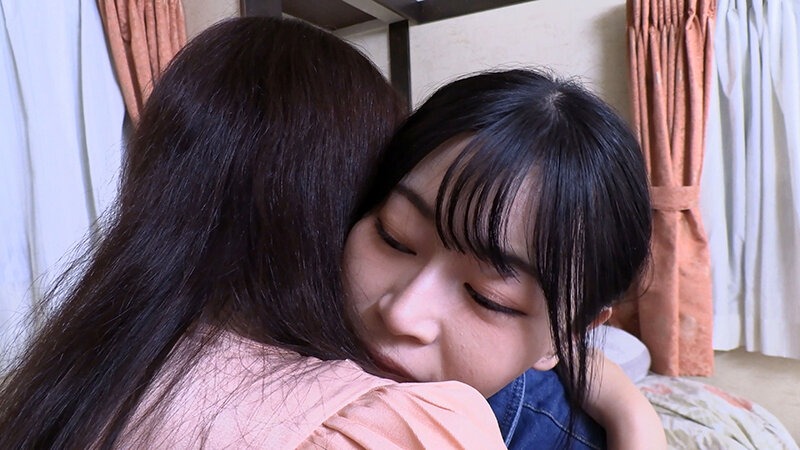 抱き合う二人