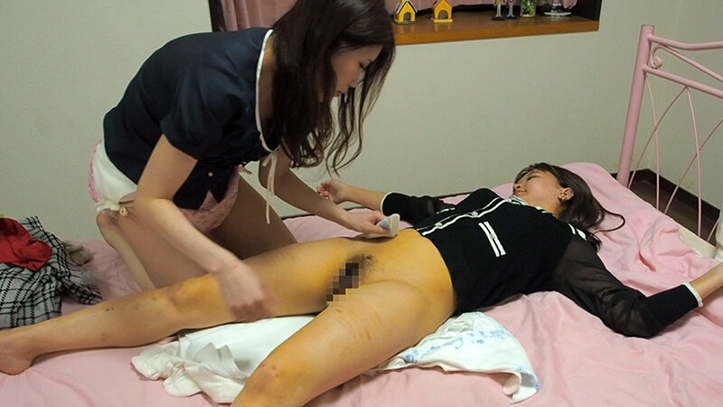 後輩におむつ交換をゆだねる主人公